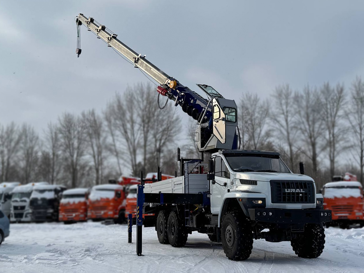 Бортовой УРАЛ 4320 NEXT с КМУ DONGYANG SS2036